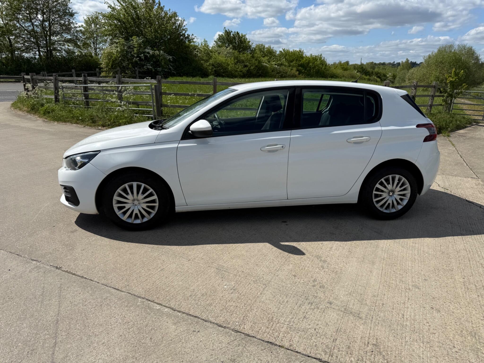 Peugeot 308 1.2 PureTech Access Euro 6 (s/s) 5dr — photo 66 of 100